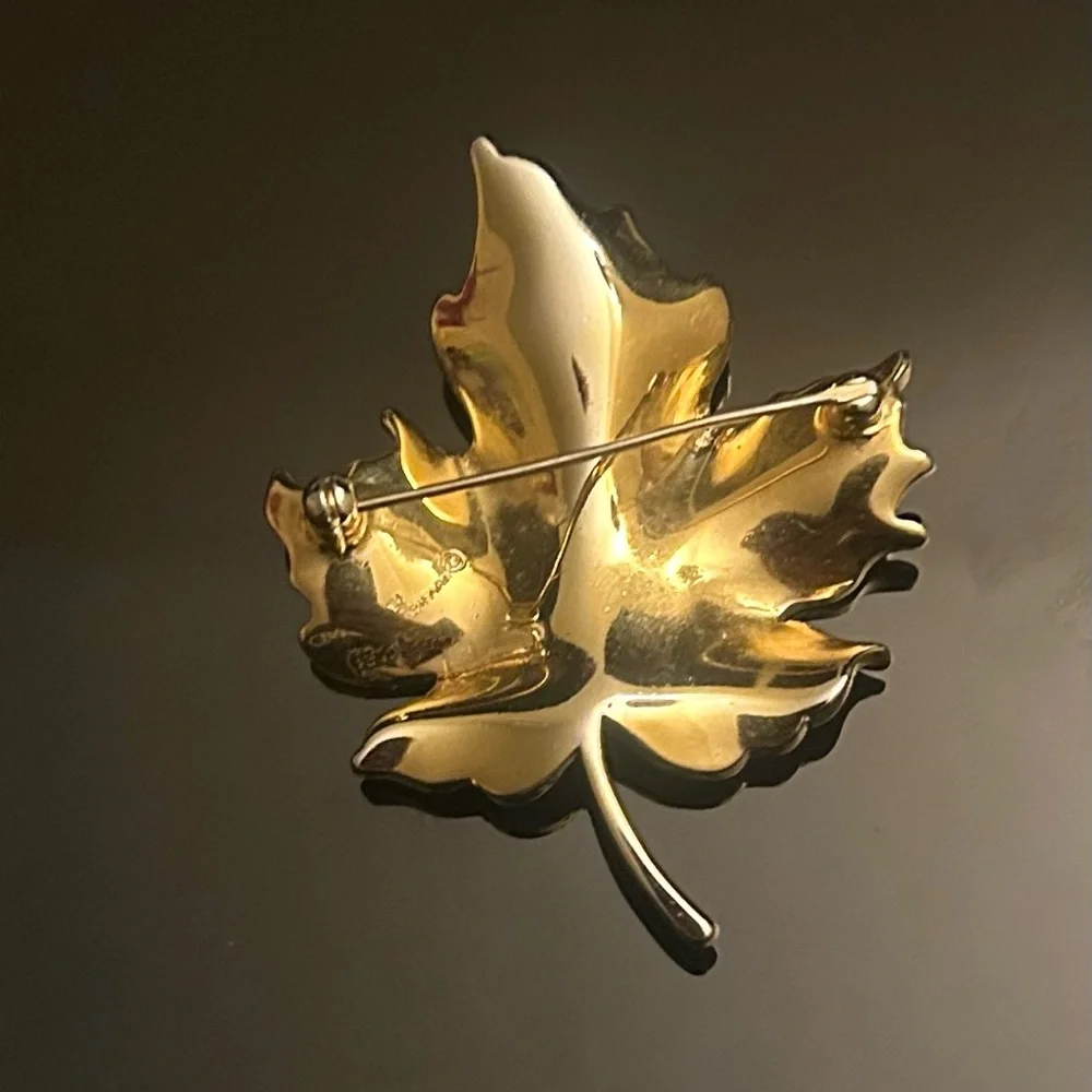 1960s Trifari Leaf Brooch - Picture 3 of 3